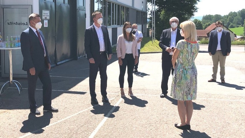 Besuch der Ministerin beim 1000. Mitglied im Familienpakt Bayern