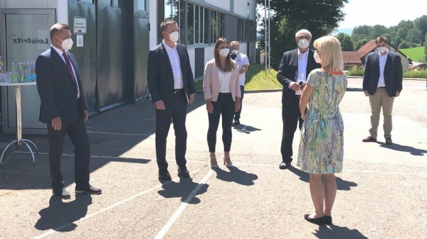 Besuch der Ministerin beim 1000. Mitglied im Familienpakt Bayern
